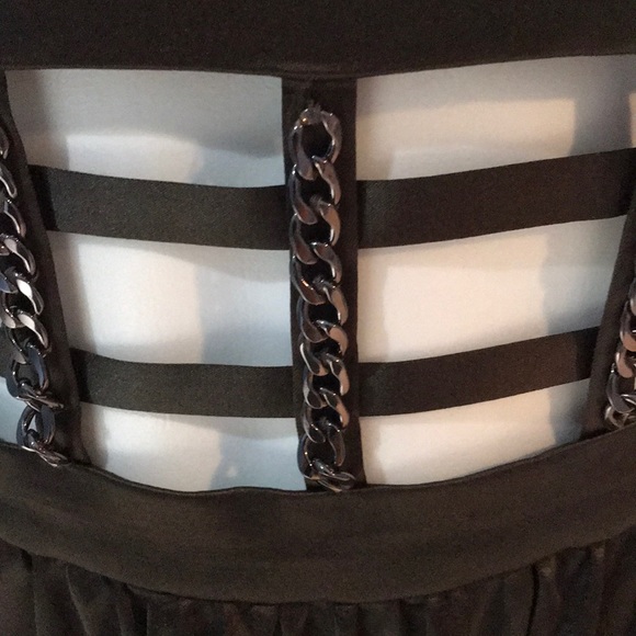 Fun flirty dress 👗 - Picture 3 of 5